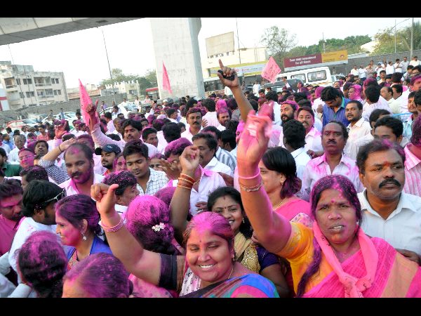 కార్యకర్తలతో కలిసి డ్యాన్స్ చేసిన మంత్రి పద్మారావు