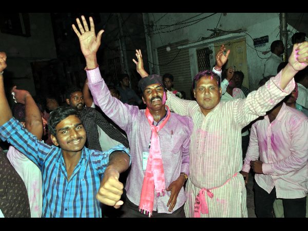 కార్యకర్తలతో కలిసి డ్యాన్స్ చేసిన మంత్రి పద్మారావు