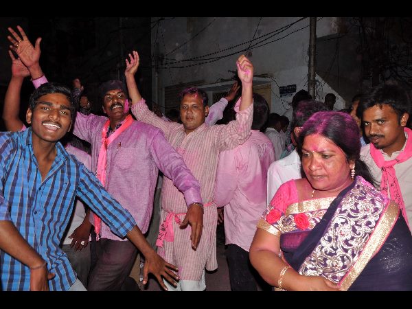 కార్యకర్తలతో కలిసి డ్యాన్స్ చేసిన మంత్రి పద్మారావు