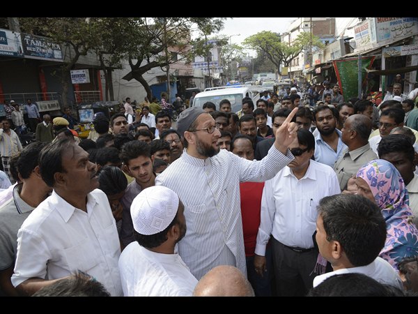 Attack on Shabbir Ali, Uttam Kumar Reddy: Asad to Police Stations Attack on Shabbir Ali, Uttam Kumar Reddy: Asad to Police Stations