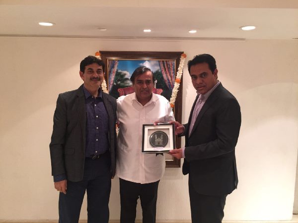 ముకేష్ అంబానీతో కెటిఆర్