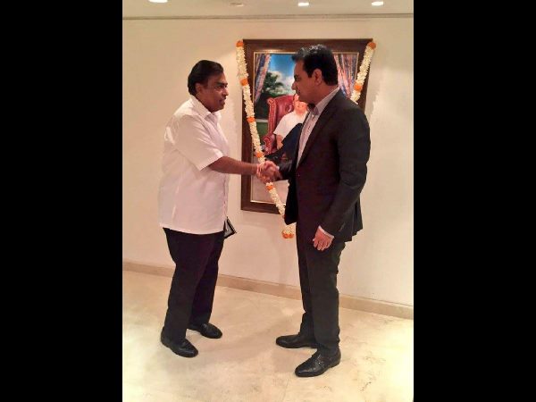 ముకేష్ అంబానీతో కెటిఆర్