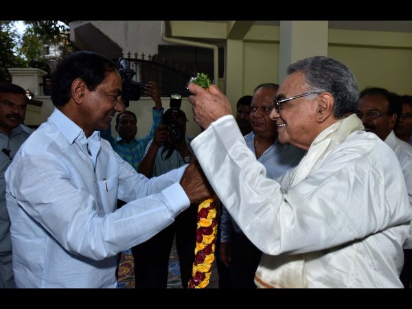పొత్తూరితో కెసిఆర్