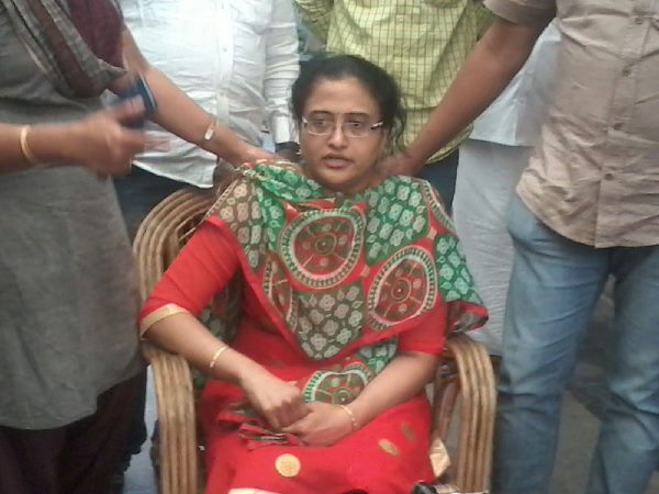 శశికుమార్ సతీమణి కన్నీరుమున్నీరు