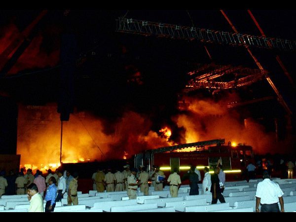 మేకిన్ ఇండియా వీక్లో భారీ అగ్ని ప్రమాదం