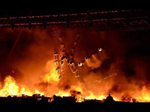 మేకిన్ ఇండియా వీక్లో భారీ అగ్ని ప్రమాదం