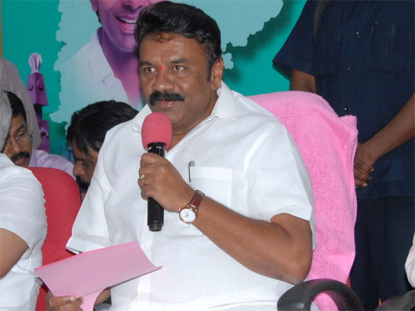 Minister Talasani offer prayers at Komuravelli Mallanna temple Minister Talasani offer prayers at Komuravelli Mallanna temple