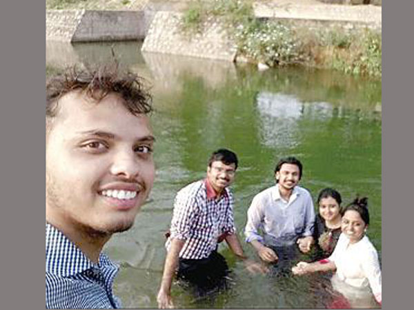 Karnataka: Three medical students drown in irrigation canal while taking selfies Karnataka: Three medical students drown in irrigation canal while taking selfies