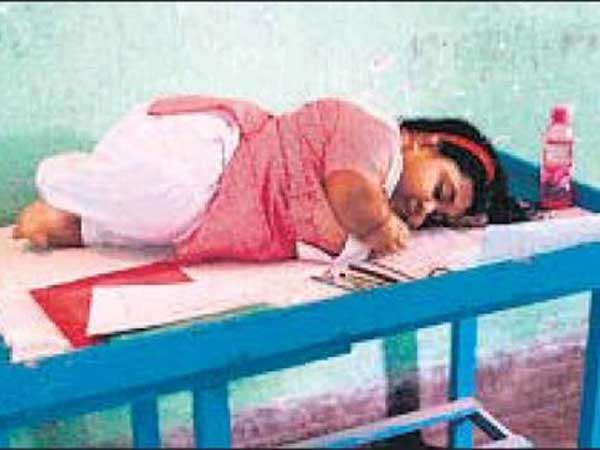 Three-foot wonder girl takes higher secondary exam Three-foot wonder girl takes higher secondary exam