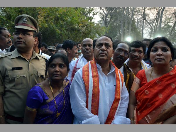 మేడారం జాతరలో సతీసమేతంగా బాలకృష్ణ, కేసీఆర్ పర్యటన రద్దు