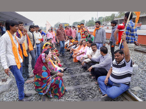 Jat Quota Protests: Army Uses Choppers To Enter Rohtak, Railway Station Set On Fire In Jind Jat Quota Protests: Army Uses Choppers To Enter Rohtak, Railway Station Set On Fire In Jind