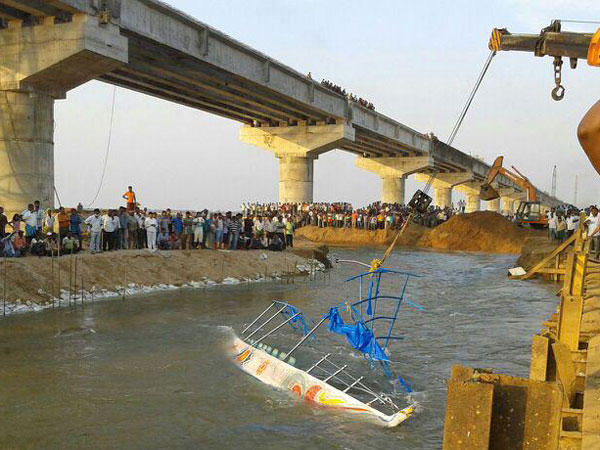 Boat accident: Three persons missing Boat accident: Three persons missing