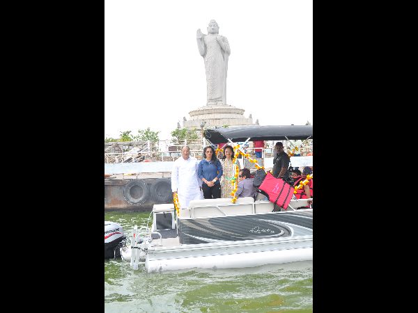 హైదరాబాదీ అయినందకు గర్విస్తున్నా: సాగర్లో సానియా