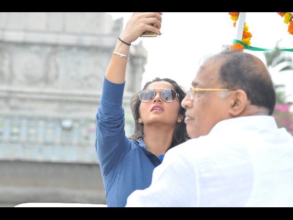 హైదరాబాదీ అయినందకు గర్విస్తున్నా: సాగర్లో సానియా
