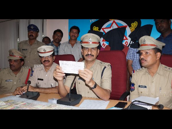 Hyderabad police busts inter-state gang of ATM robbers Hyderabad police busts inter-state gang of ATM robbers