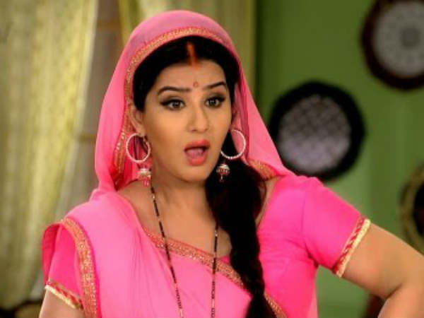 Trouble for Shilpa Shinde aka Angoori Bhabhi! Production house sends legal notice to her Trouble for Shilpa Shinde aka Angoori Bhabhi! Production house sends legal notice to her