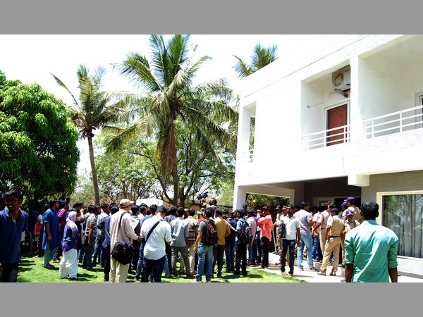 హెచ్సియు ఉద్రిక్తం