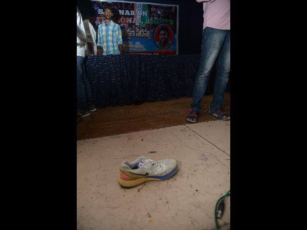 మరో షూ...