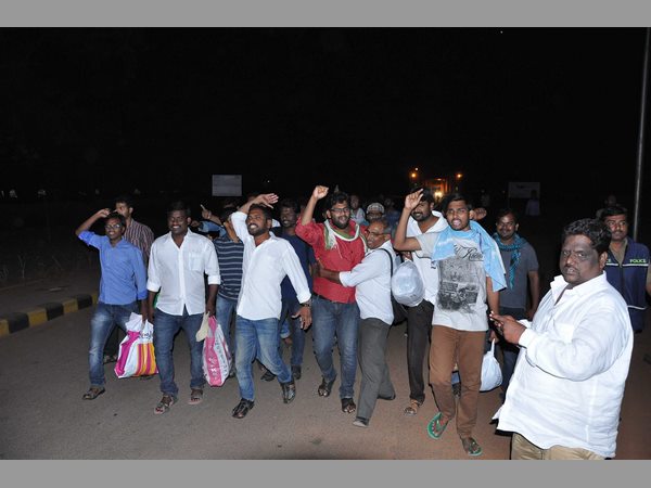 హెచ్సీయూ విద్యార్థుల రిలీజ్