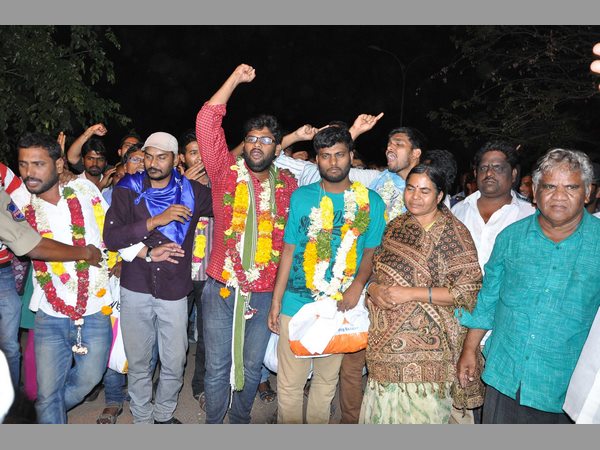 హెచ్సీయూ విద్యార్థుల రిలీజ్
