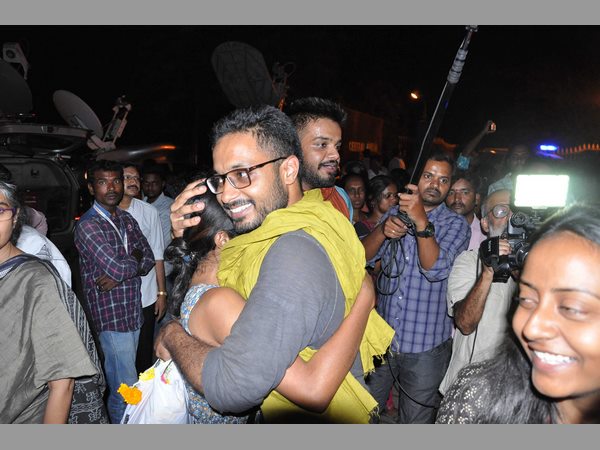 హెచ్సీయూ విద్యార్థుల రిలీజ్