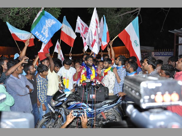 హెచ్సీయూ విద్యార్థుల రిలీజ్