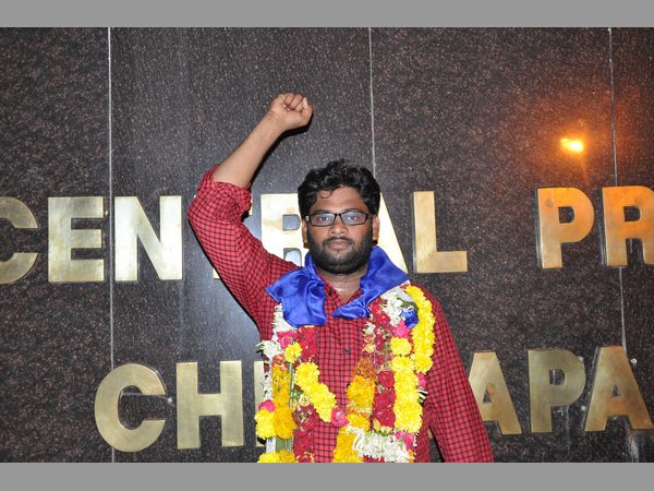హెచ్సీయూ విద్యార్థుల రిలీజ్