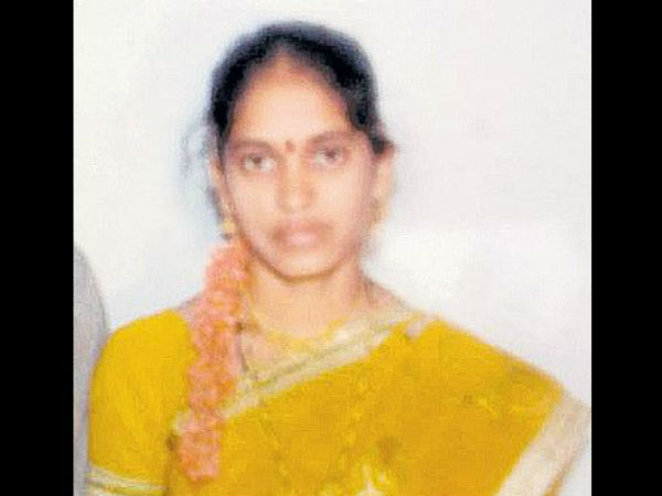 Husband kills wife by pouring kerosene on her by giving birth to girl Husband kills wife by pouring kerosene on her by giving birth to girl