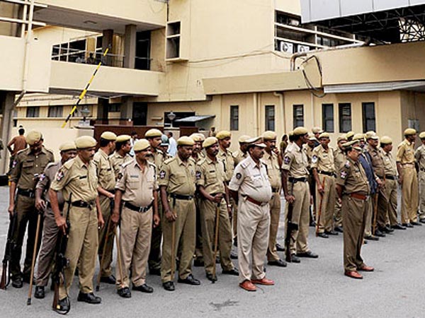 Engineering graduates in Hyderabad in race for sub inspector posts Engineering graduates in Hyderabad in race for sub inspector posts