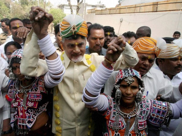 Political leaders to air hostess in Holi celebrations Political leaders to air hostess in Holi celebrations