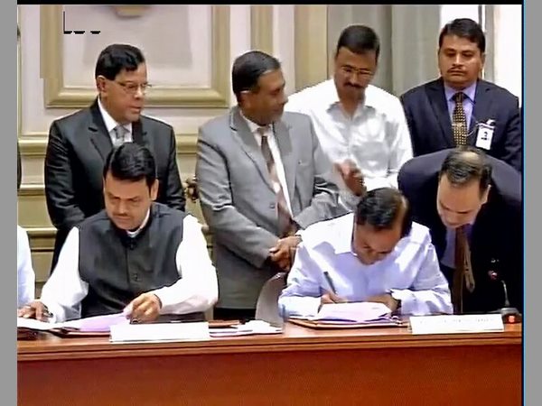KCR, Fadnavis sign irrigation deals, turn Telangana green KCR, Fadnavis sign irrigation deals, turn Telangana green