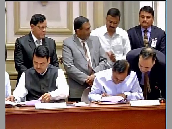KCR, Fadnavis sign irrigation deals, turn Telangana green KCR, Fadnavis sign irrigation deals, turn Telangana green