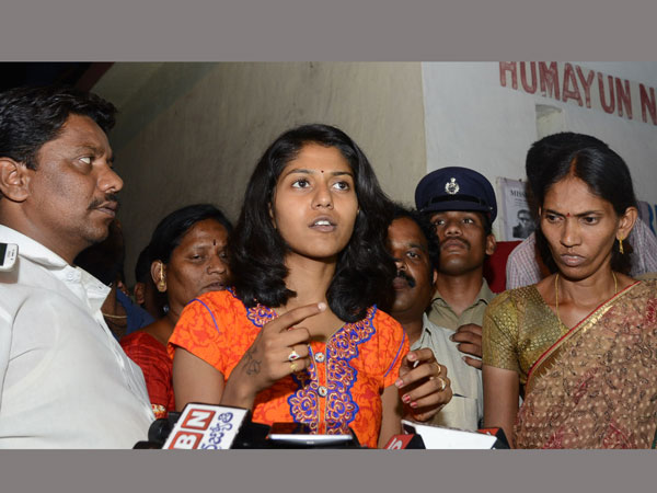 Madhu Priya complains on her husband Srikanth Madhu Priya complains on her husband Srikanth