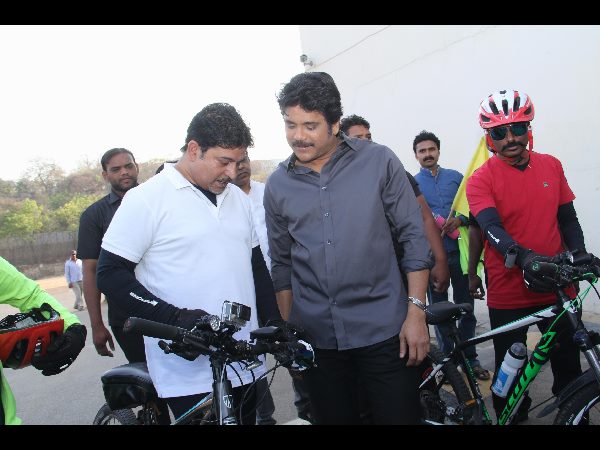 సైకిల్పై కింగ్ నాగార్జున