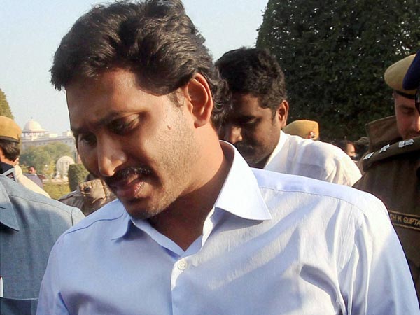 చంద్రబాబుపై జగన్ నిప్పులు: 'వింత రోగం, అవసరం తీరాక మోసాలు'