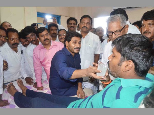 రైల్వే జోన్ కోసం దీక్ష