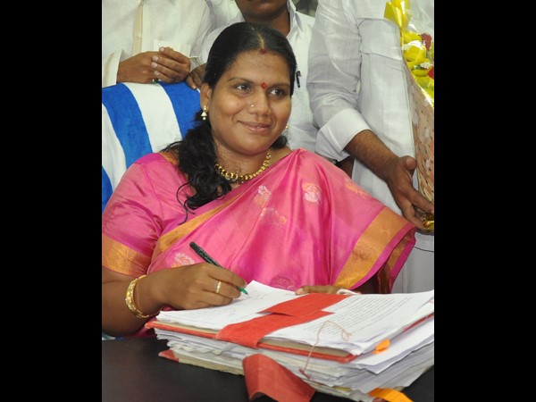పీతల సుజాత