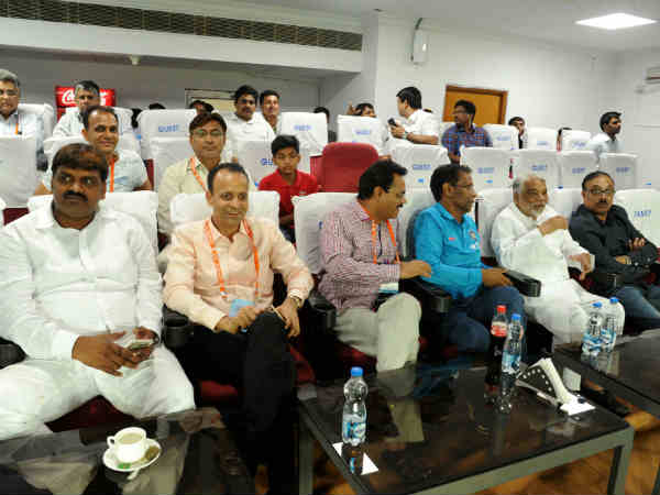 సన్రైజర్స్ హ్యాట్రిక్: మెరిసిన కేసీఆర్ మనవడు, నగర్ మేయర్ బొంతు