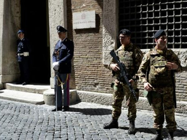 Italian police seize563 -mln-USD assets of leading Mafia clan in Rome Italian police seize563 -mln-USD assets of leading Mafia clan in Rome