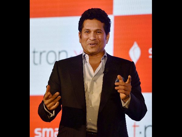 Sachin Tendulkar wants Americans carry Indian phones Sachin Tendulkar wants Americans carry Indian phones
