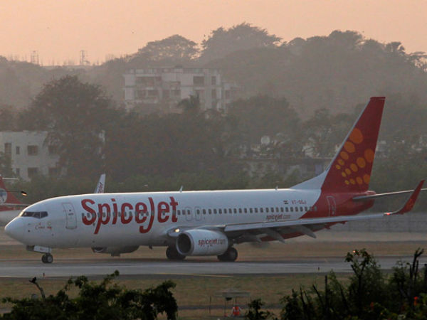 SpiceJet emergency landing in Hyderabad SpiceJet emergency landing in Hyderabad
