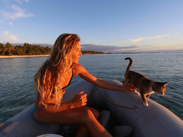 This woman and her cat are sailing around the world together This woman and her cat are sailing around the world together