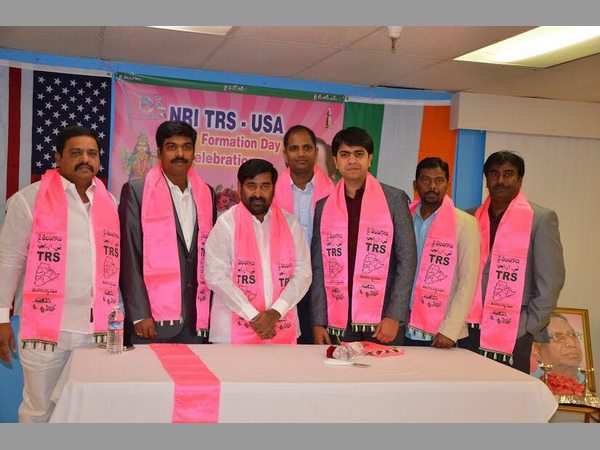 కాలిఫోర్నియా, డల్లాస్లో టీఆర్ఎస్ ఆవిర్భావ వేడుకలు