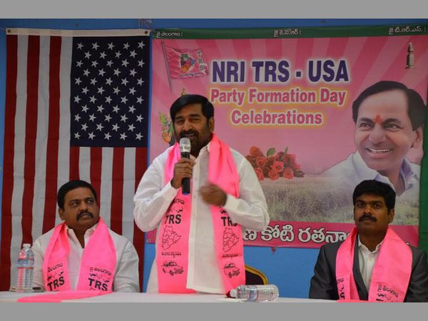 కాలిఫోర్నియా, డల్లాస్లో టీఆర్ఎస్ ఆవిర్భావ వేడుకలు