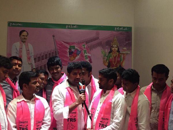 కాలిఫోర్నియా, డల్లాస్లో టీఆర్ఎస్ ఆవిర్భావ వేడుకలు