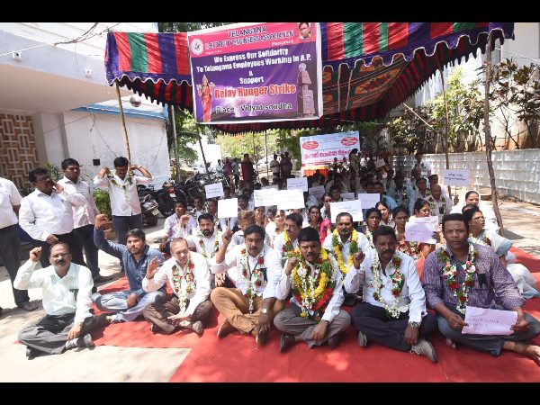 విద్యుత్ ఉద్యోగుల దీక్ష