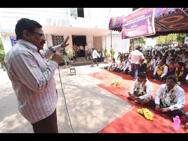 విద్యుత్ ఉద్యోగుల దీక్ష