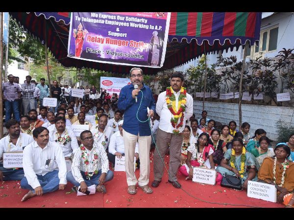 విద్యుత్ ఉద్యోగుల దీక్ష