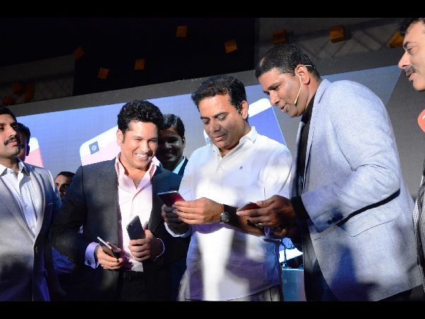 స్మాట్రాన్ టీఫోన్ ని ఆవిష్కరించిన సచిన్, కేటీఆర్ (పిక్చర్స్)