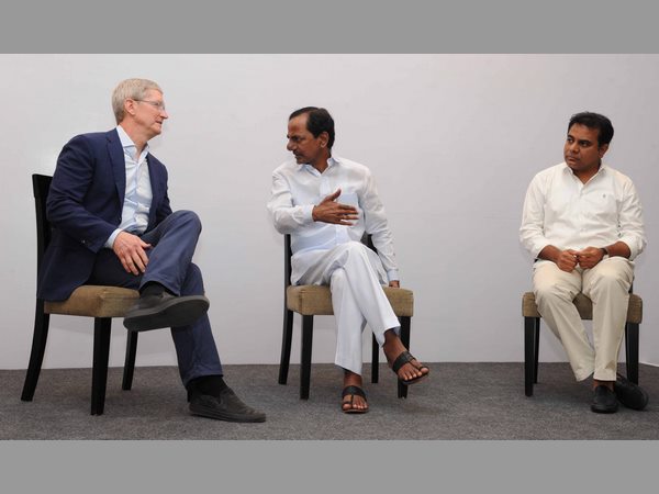 కుక్తో సీఎం కెసిఆర్, మంత్రి కెటిఆర్